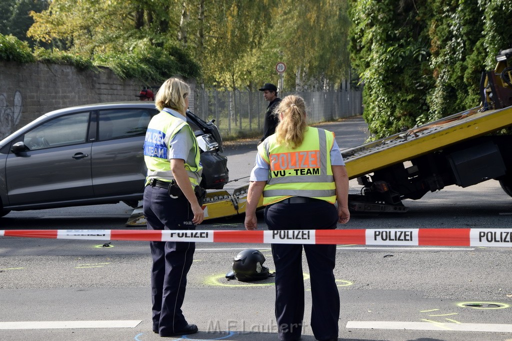 Schwerer Krad PKW Unfall Koeln Muelheim Am Springborn Cottbuserstr P132.JPG - Miklos Laubert